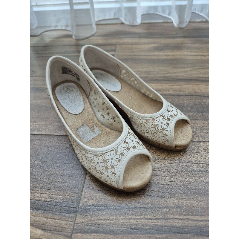 sepatu wedges heels anak perempuan putih american eagle preloved murah