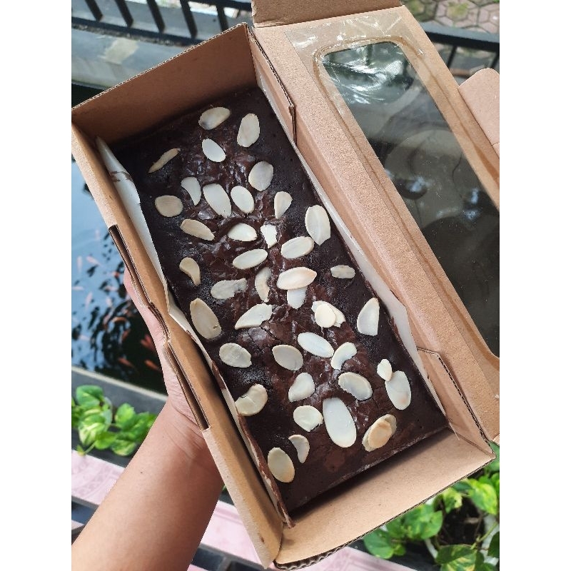 

brownies almond| brownies murah| hampers unik