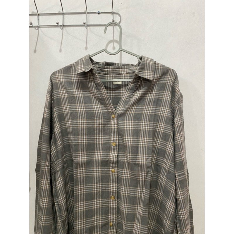 flanel abu-abu