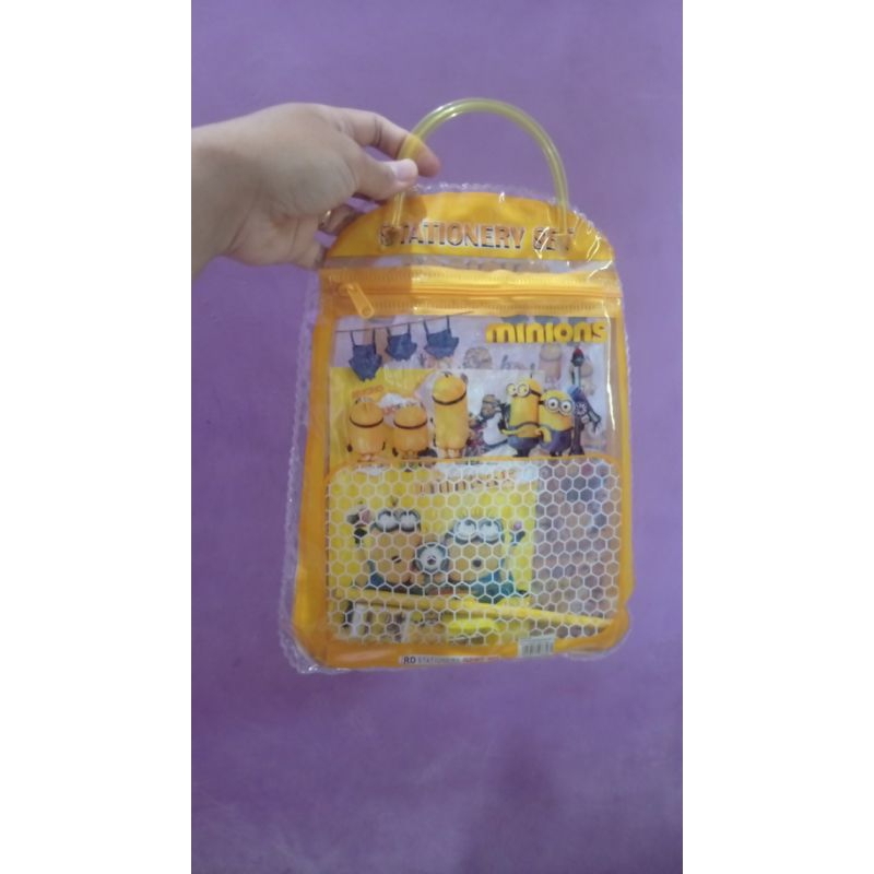 

Paket alat tulis anak minions
