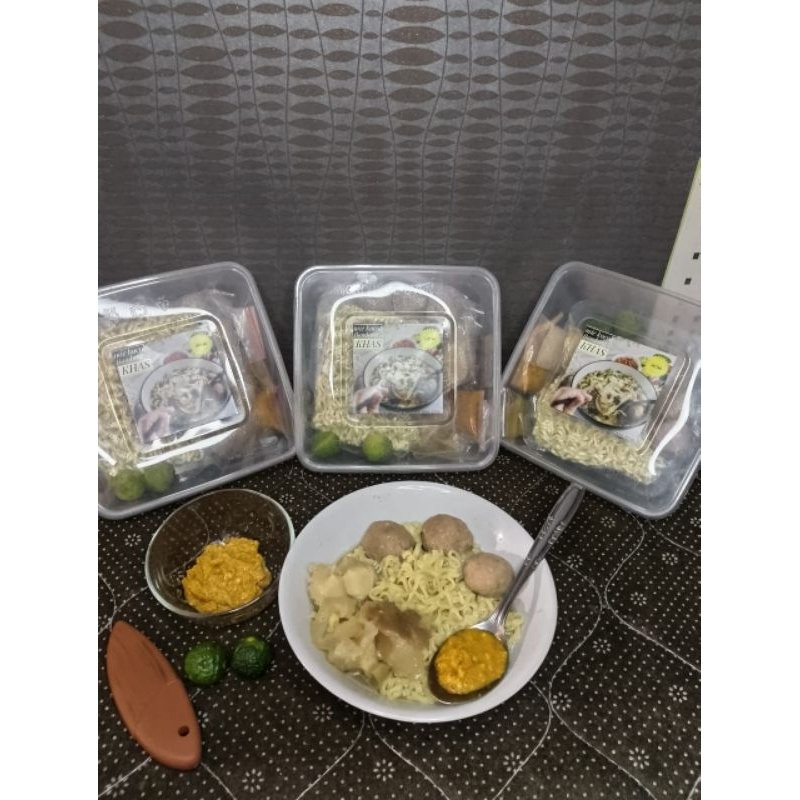 

Mie kocok baso kikil kaki sapi Khas Bandung