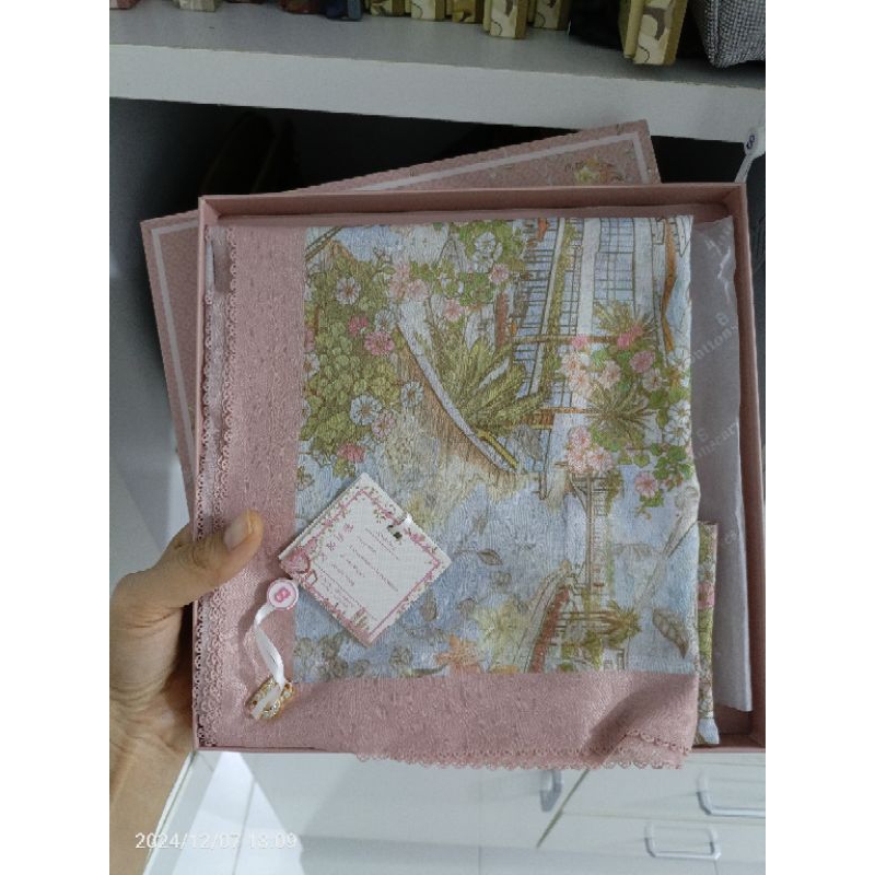 buttonscarves dubai 2