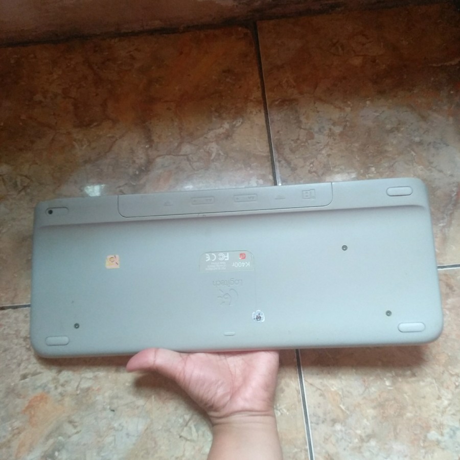 dijual keyboard dan mouse Logitech wireless K400r kondisi masih berfungsi normal bekas pemakaian