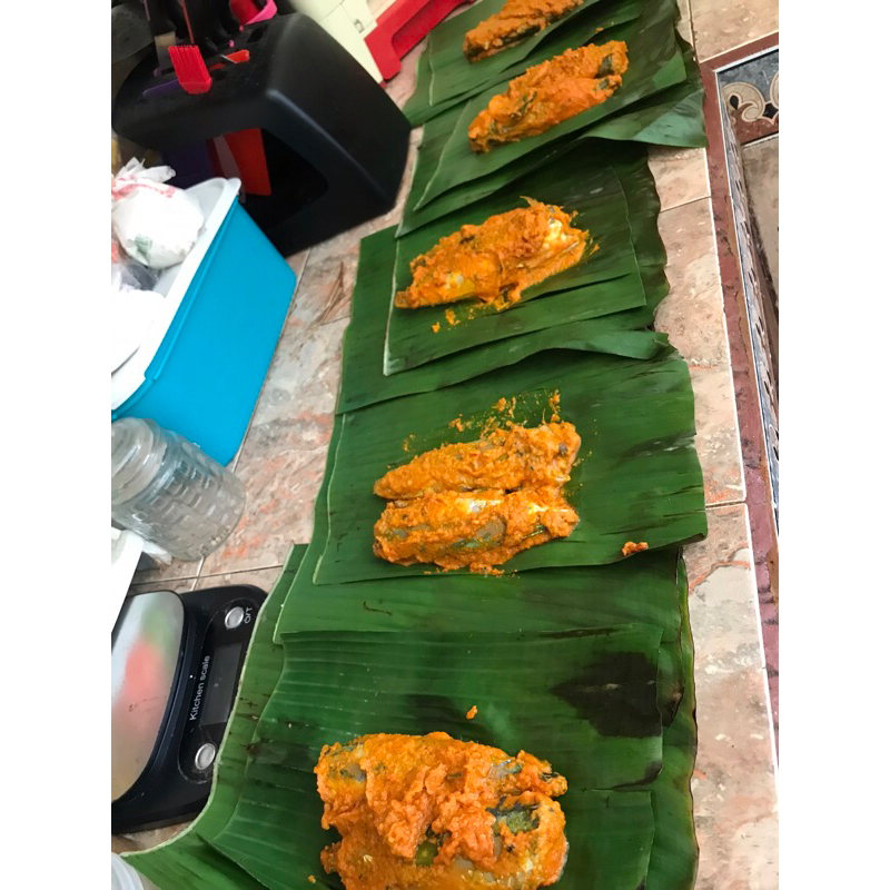 

pepes ikan layang 200gr / 2 ekor tanpa kepala n ekor
