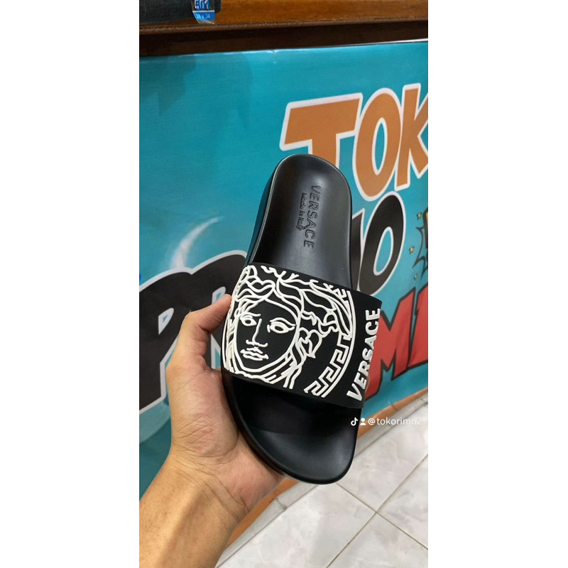 Sandal Versace Keren Pria