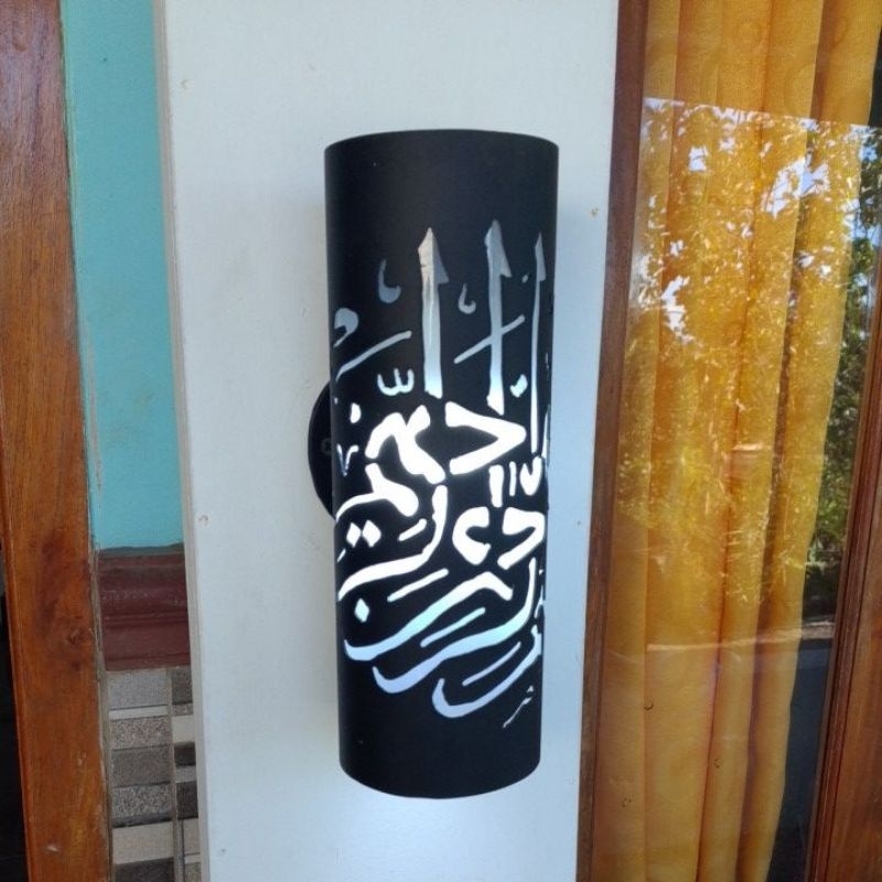 lampu dinding kaligrafi