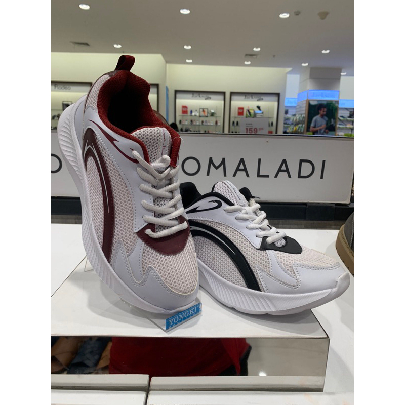 Sepatu Sport Yongki Komaladi