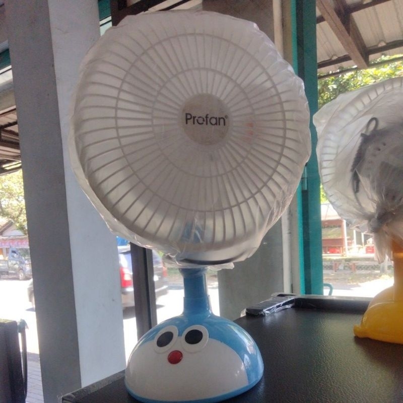 Profan,kipas angin kecil animasi Doraemon