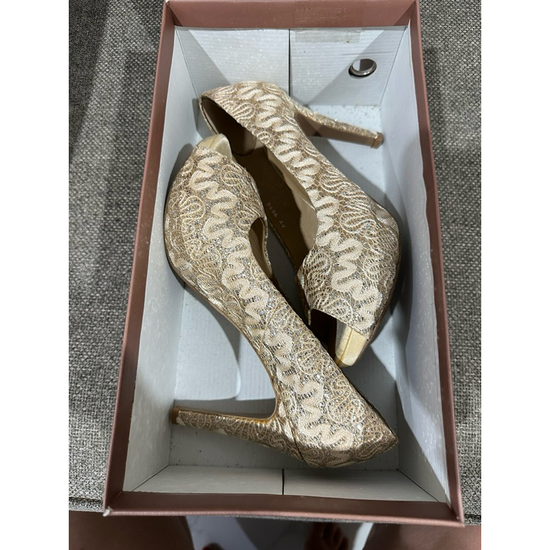 Heels pesta Andre Valentino