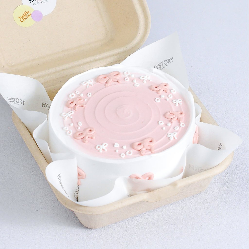 

Kue Ulang Tahun Korea / Lunch Box Cake Rasa Vanilla Cheese - Pink Ribbon