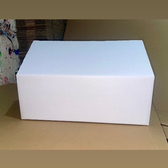 

Karton box 47x38,5x17 cm white kraft