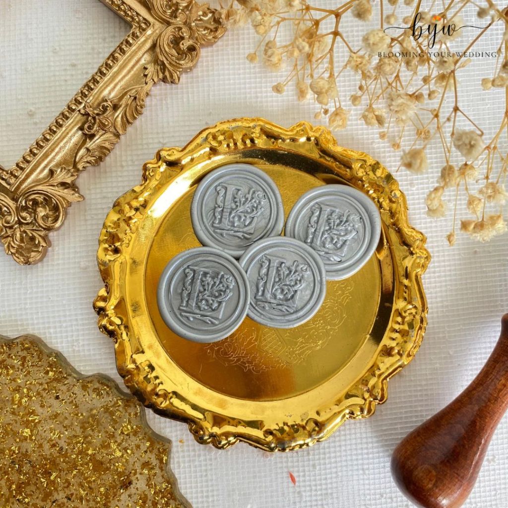 

Huruf L - 1 Pcs seal wax coin sticker siap pakai ready stock Hiasan Accesories / Calligraphy Untuk Invitation