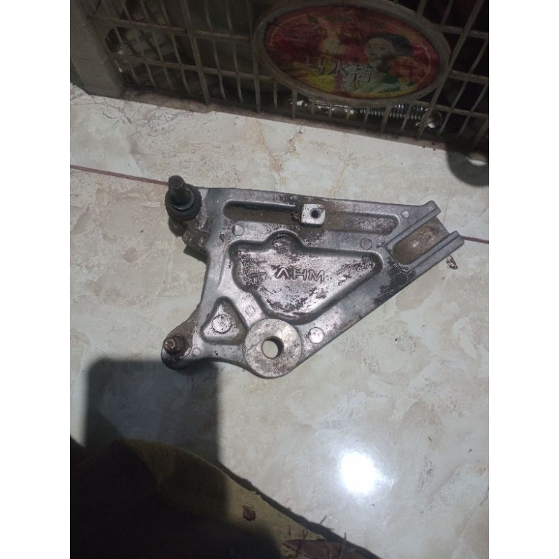 Braket kaliper dudukan kaliper belakang Honda Supra x 125
