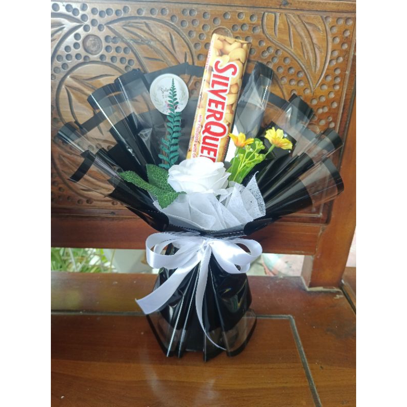 

buket coklat, buket silverqueen, buket valentin, buket bunga