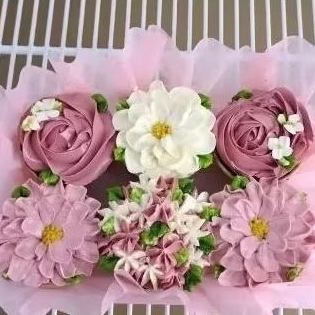 

chubby cheek sweets kue cupcake coklat pink ulang tahun ultah anniversary kado wisuda romantis hantaran lamaran