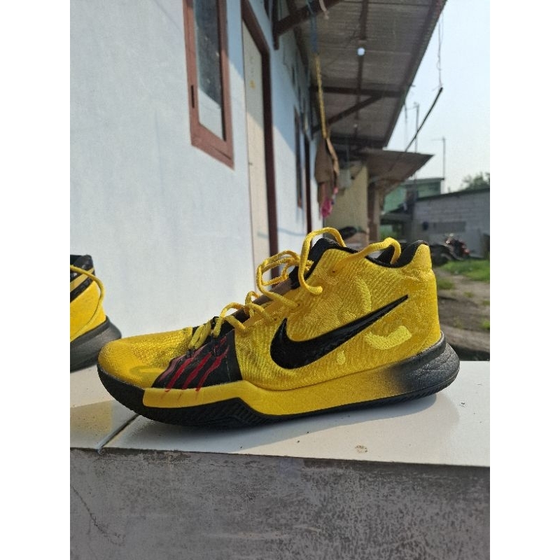Sepatu second/Bekas NIKE KYRIE 3 ep
