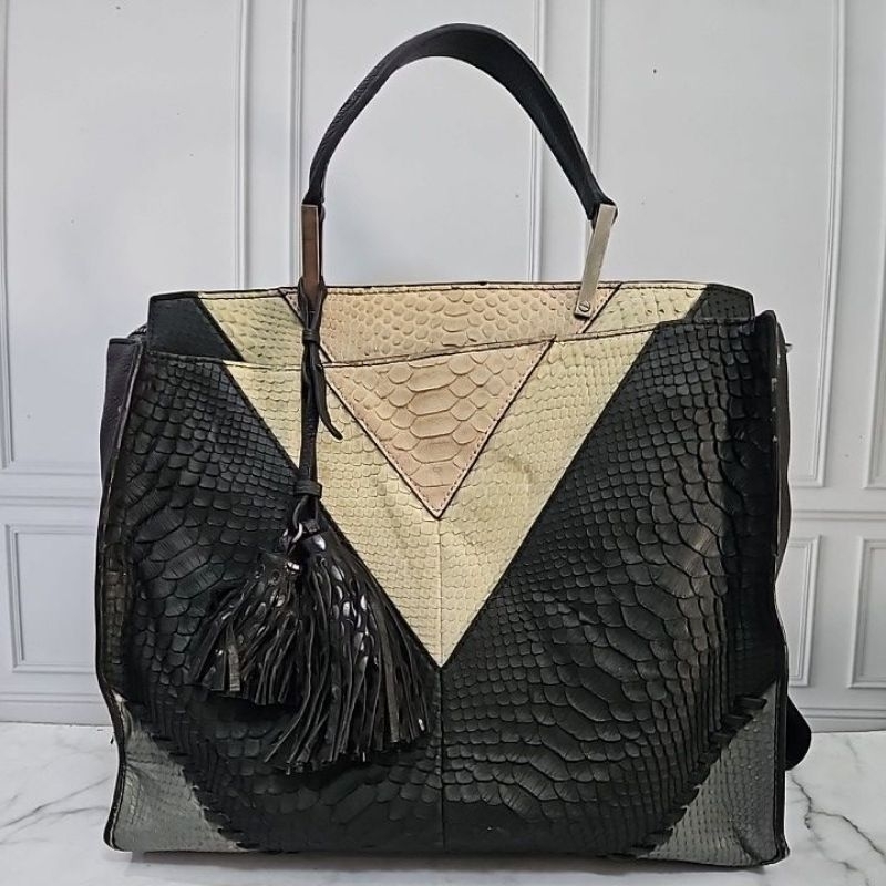 Preloved Bag Rouge & Lounge Leather Auth