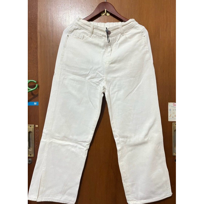 THIS IS APRIL - White Jeans