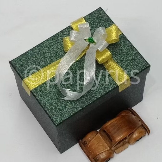 

PAPYRUS 15x20 Tinggi 15cm Kotak Kado Gift Box V2