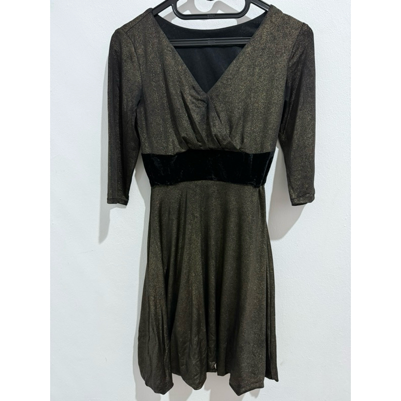 PRELOVED DRESS MINI HITAM GOLD
