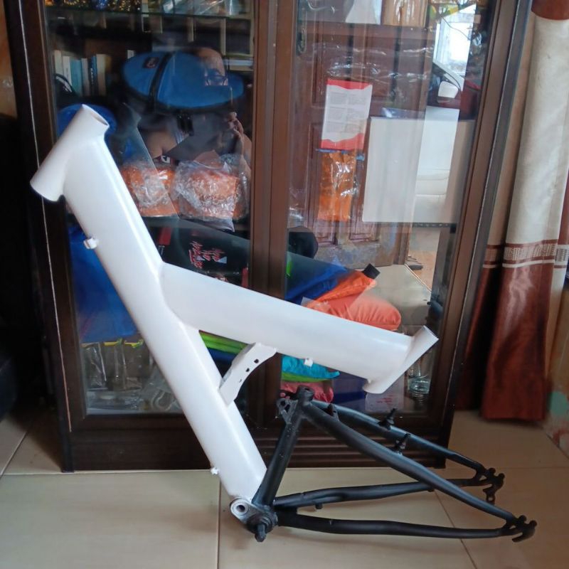 [KASBAH OURDOOR] Frame mtb 26 cat dasar hitam putih