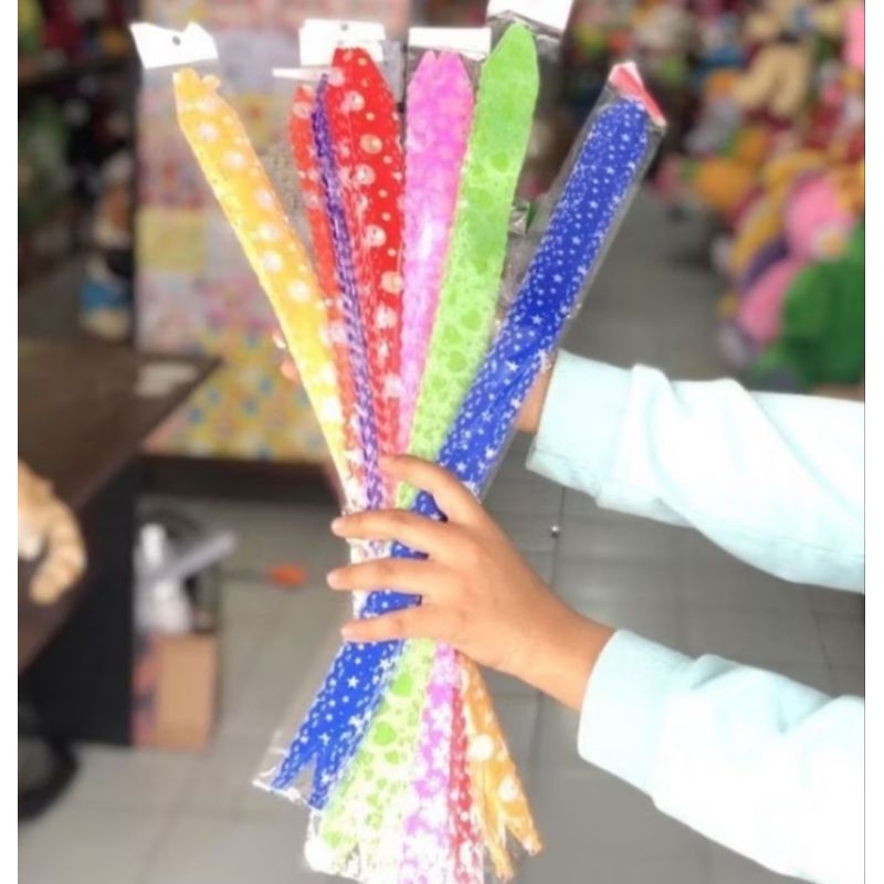 

Pita / Pita Tarik Renda Serut / Hiasan Parcel Souvenir / Kado Ulang Tahun Isi 10 Pcs/bks.