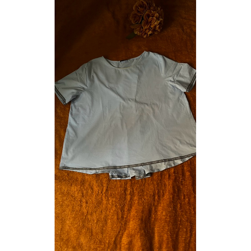 Blouse biru muda