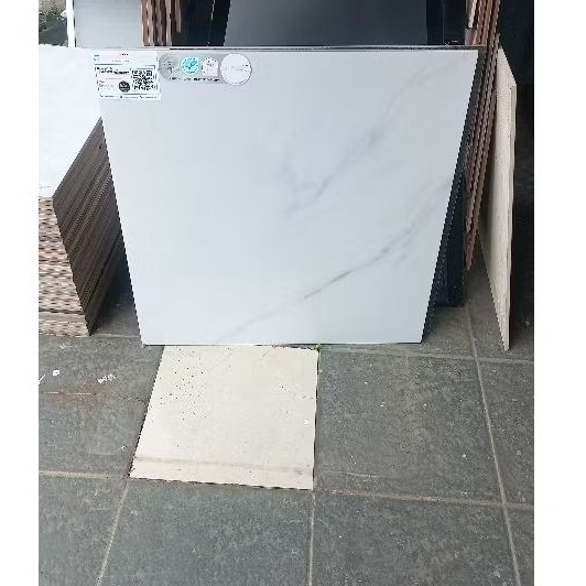 GRANIT MERK SUNPOWER TIPE NORECA BIANCA WARNA DASAR PUTIH MOTIF CORAK MARBEL UKURAN 60X60 PERMUKAAN 