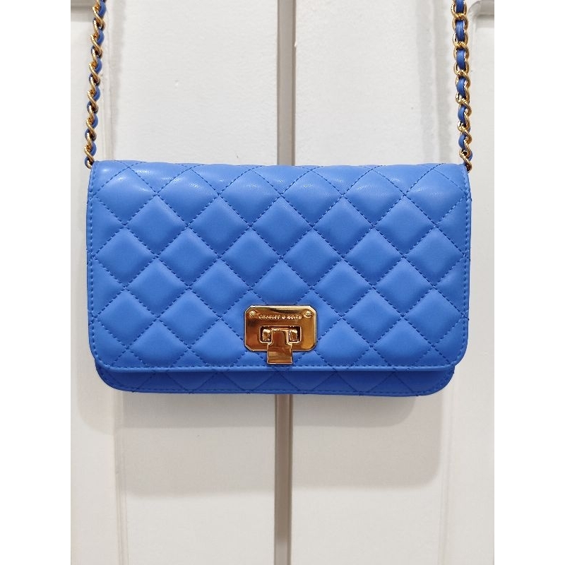 Tas selempang Charles&keith