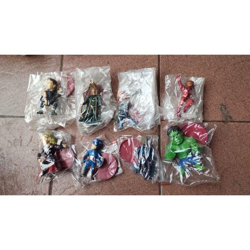 action figure avenger chibi set isi 8 kode g