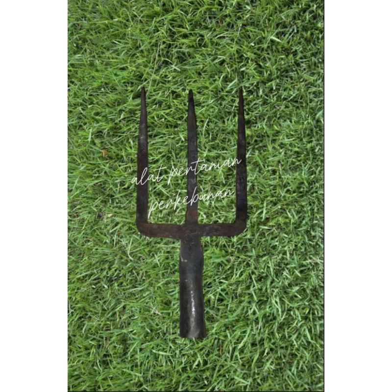 Lencek garpu tanah / garbu pande kaki 3 besi baja kokoh,tanpa gagang
