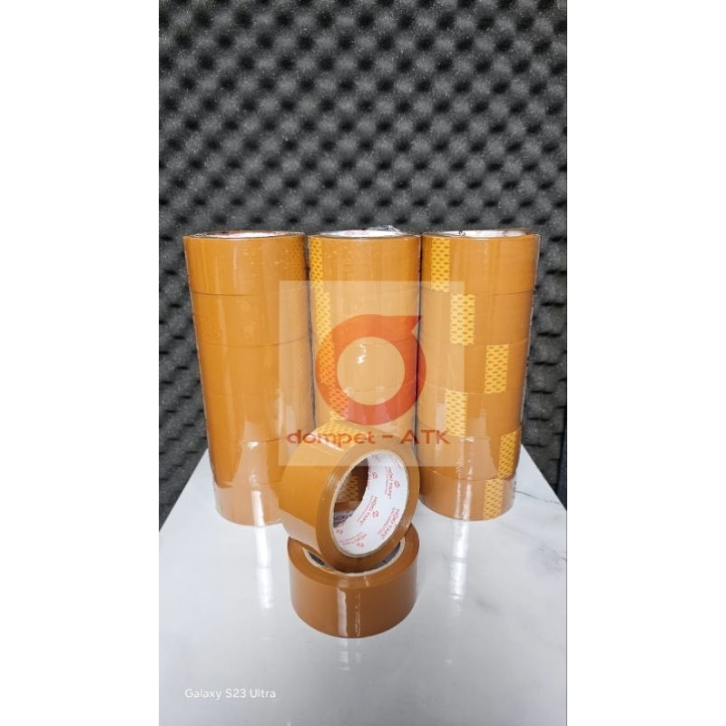 

Lakban coklat tebal (harga yang tertera untuk 1 slop isi 6 pcs) 45 mm x 100 yard