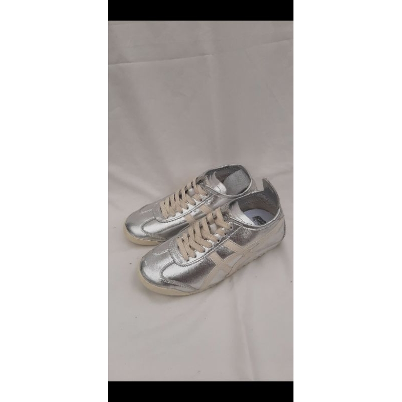 Onitsuka tiger mexico 66 silver. Size 36