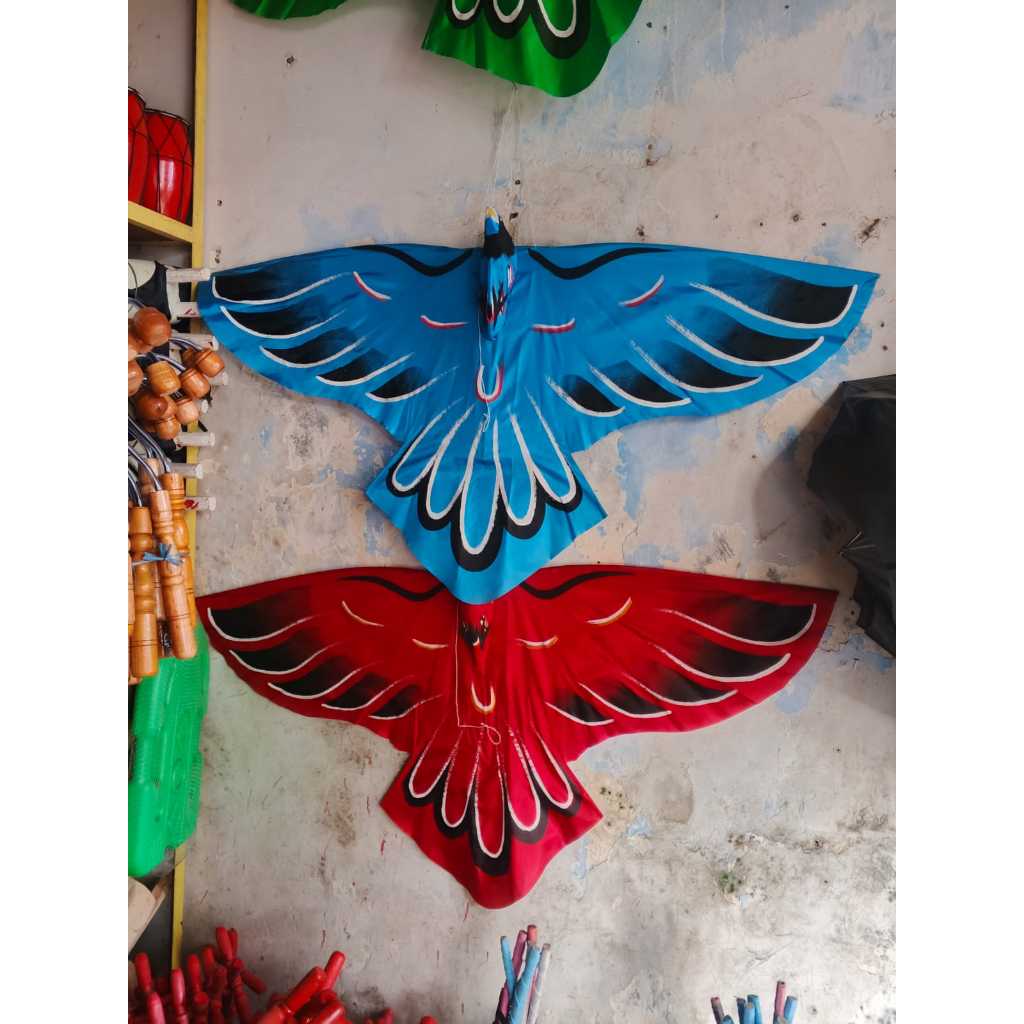 Layangan / layang-layang bahan bambu motif burung / layangan burung garuda