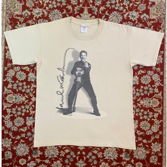 Kaos band/ penyanyi Paul McCartney Tour 2002