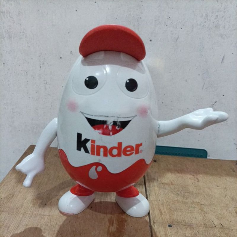 Figure Kinder Joy ukuran besar 24cm