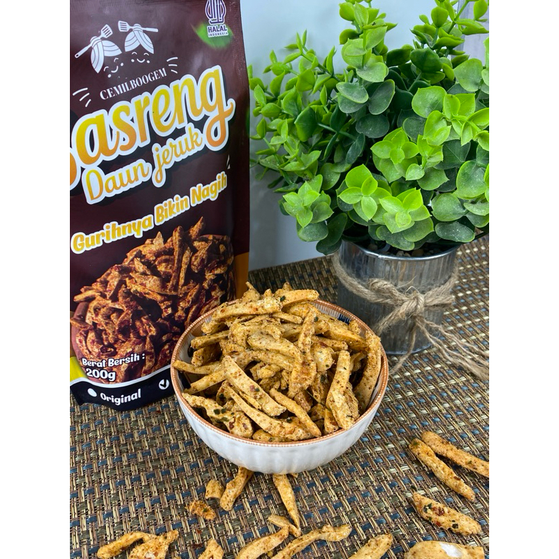 

Basreng Daun jeruk by cemilboogem kemasan 200gr