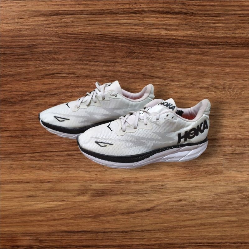 sepatu olahraga pria wanita/sneakers pria wanita/sepatu second/sepatu hoka second