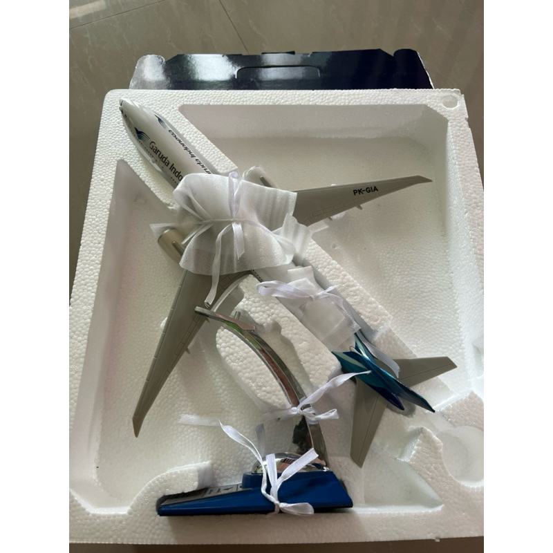 Miniatur Garuda Indonesia B777-300 (Limited Edition Latihan Bersama Garuda X Paspampres)