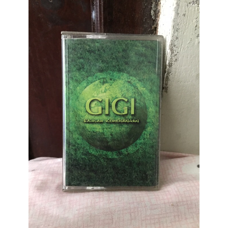 kaset pita jadul GIGI album Raihlah Kemenangan