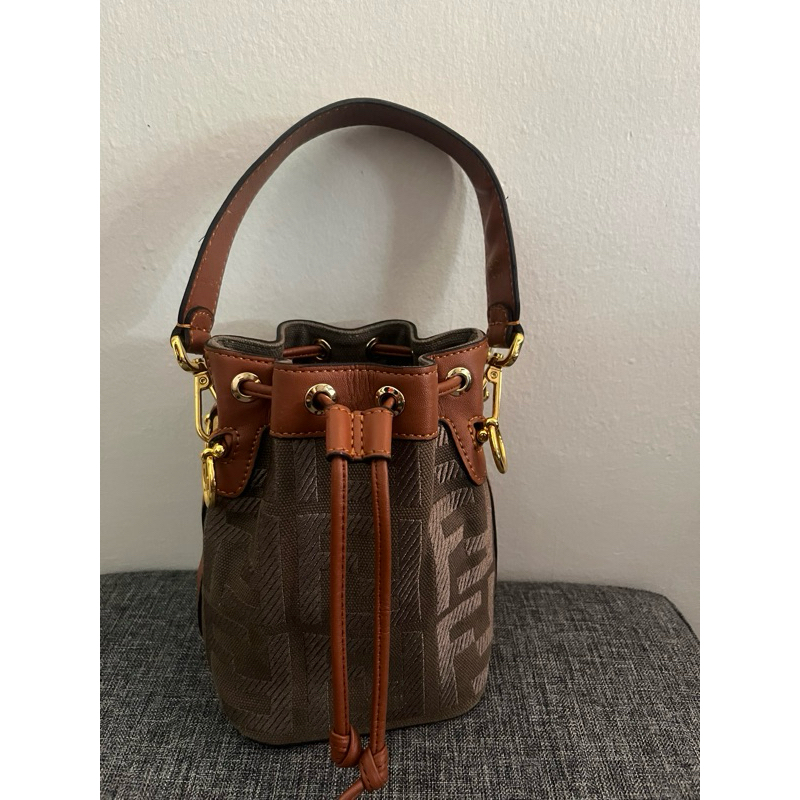 Tas Serut Brand Fendi