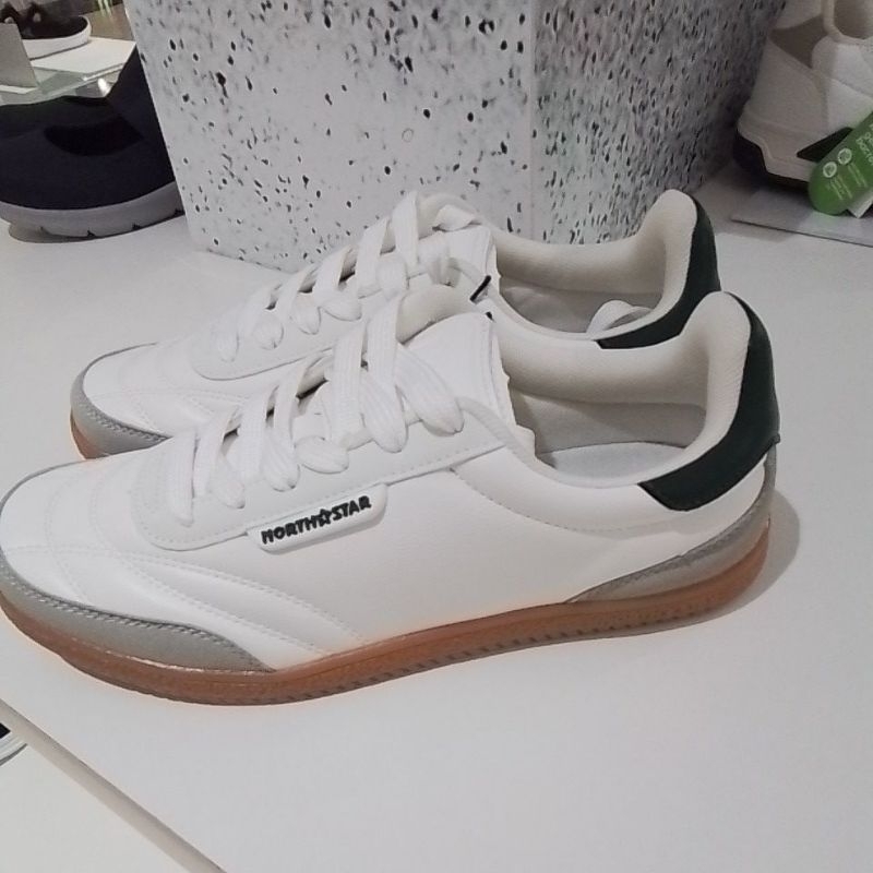 sepatu pria north star