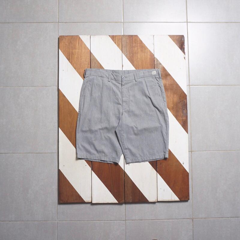 Celana pendek uniqlo