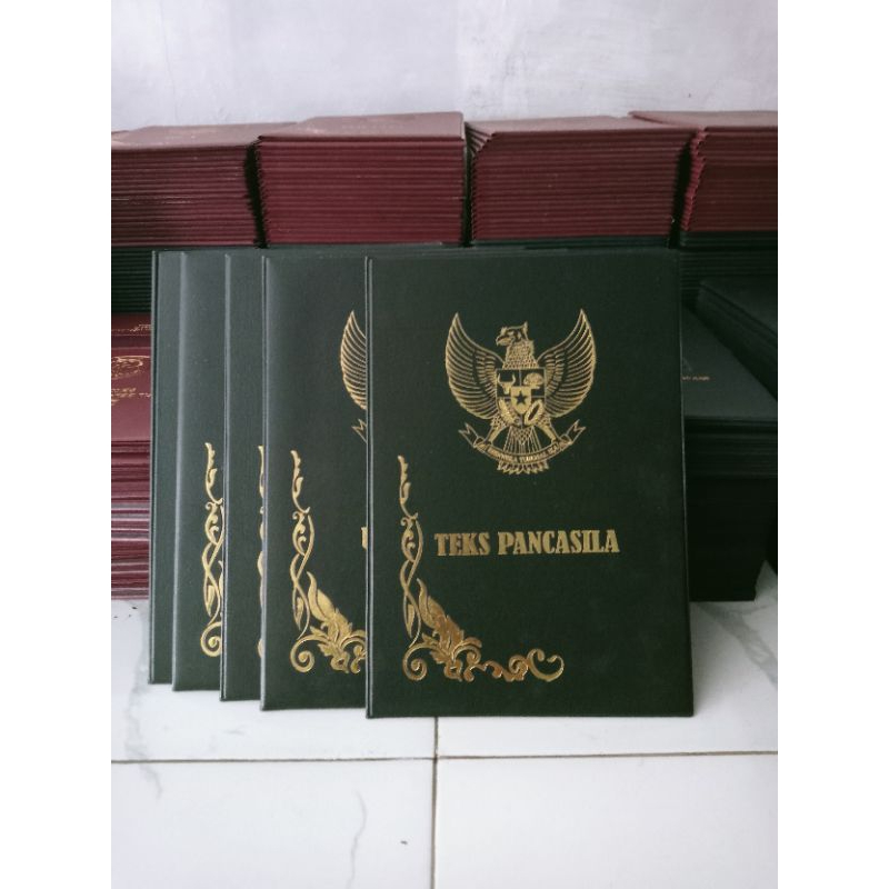 

Map Upacara || Sampul Upacara. 1 Set ( Isi 5pcs) Hitam