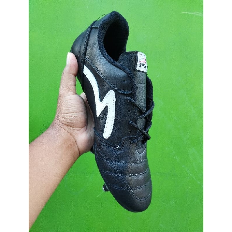 sepatu specs bola/ kulit /pull besi
