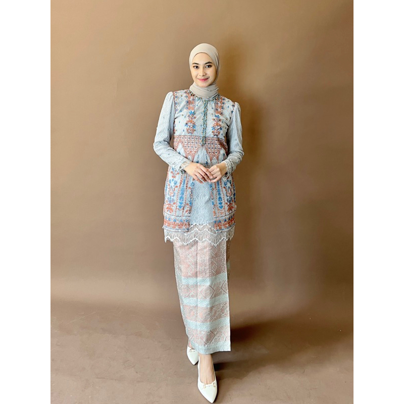 Kebaya tunik//Kebaya wisuda
