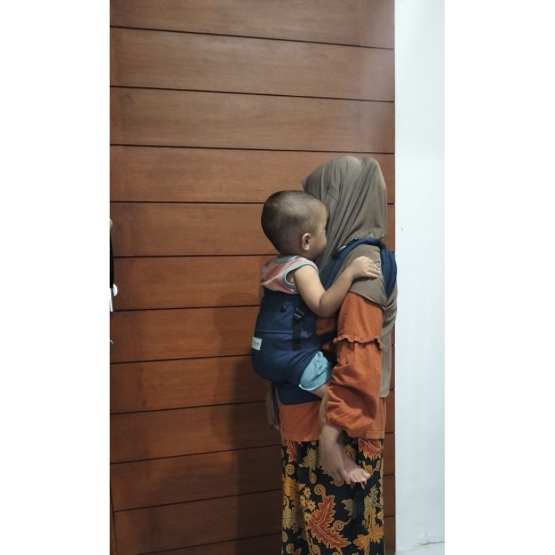 preloved gendongan bayi activa II M shape warna navy