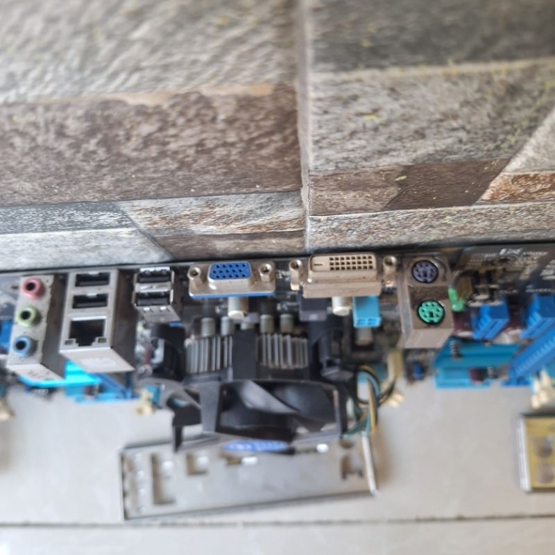 motherboard h61 core i3-3250 , paket motherboard h61 backpanel, fan & processor core i3 gen3