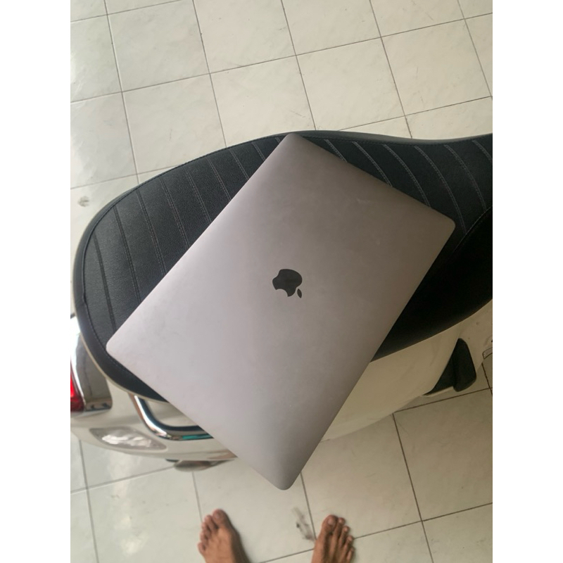 macbook pro 2018 15 inch core i7 32/512