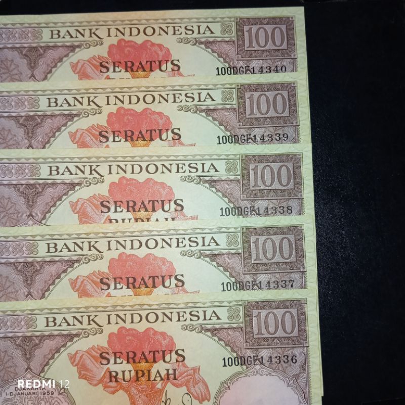 5 lembar no seri urut uang kertas 100 rupiah bunga tahun 1959 seperti baru asli